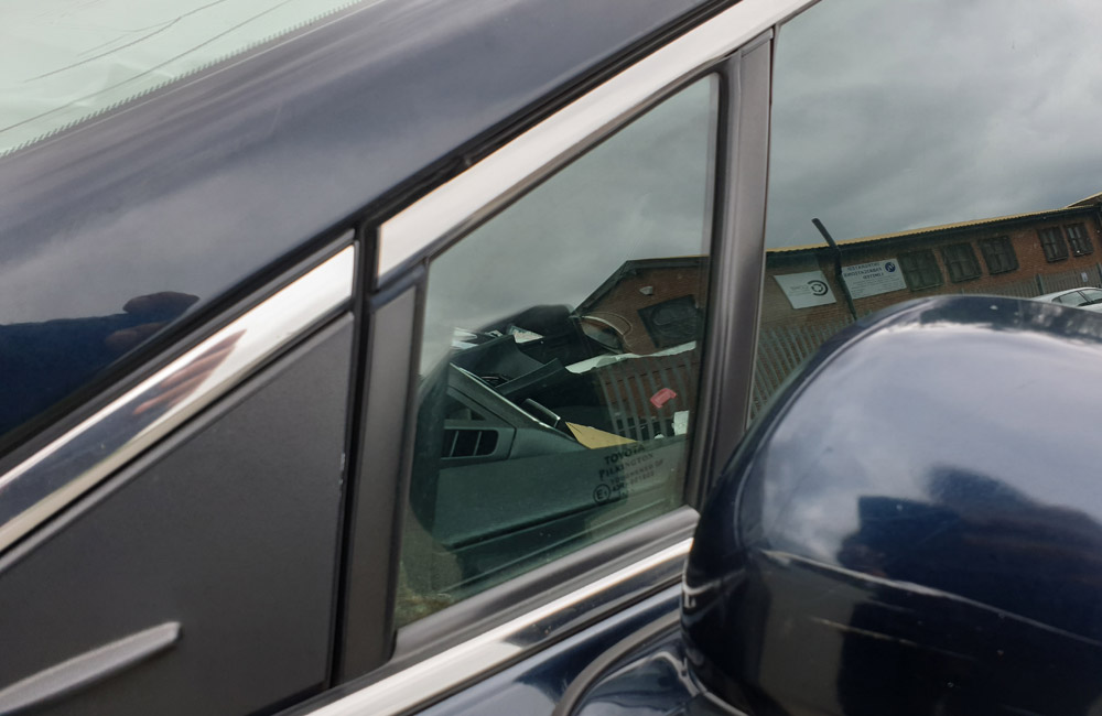 Toyota Avensis T4 D4D Quarter window glass passenger side front